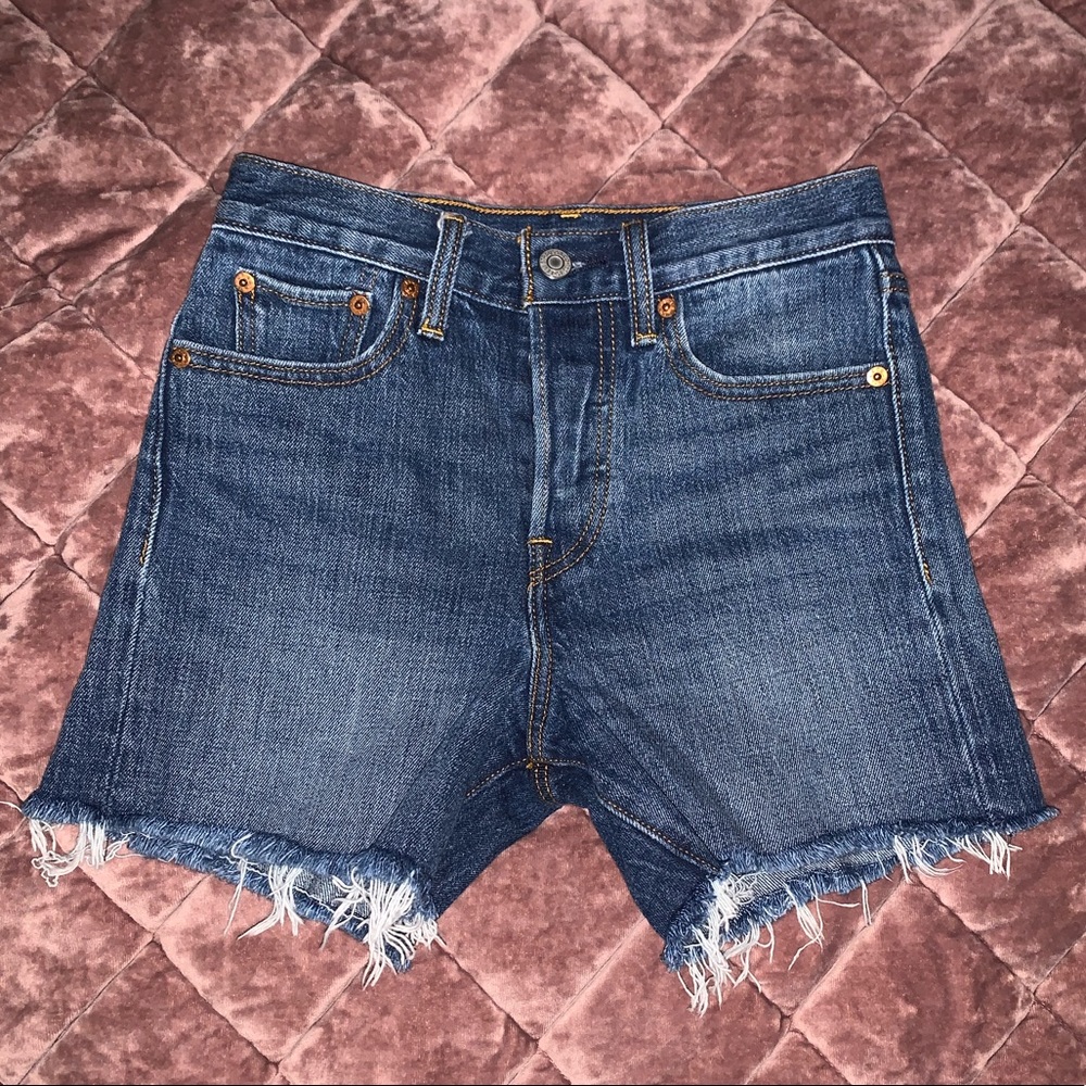 Levi’s wedgie shorts size 24